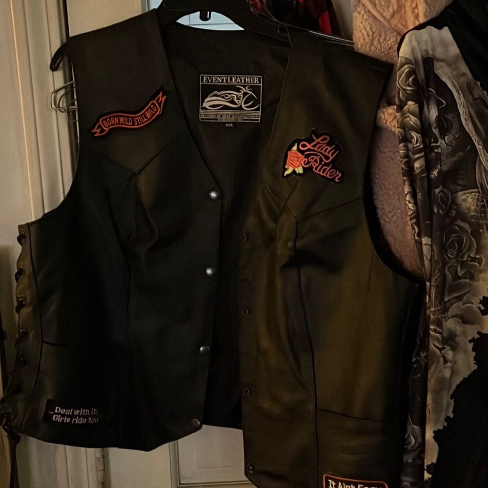 Black Leather riding vest, size 4xl runs small